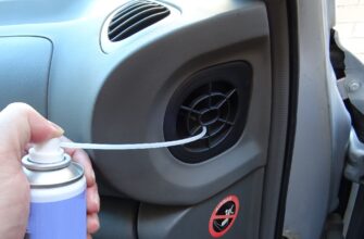 Для полноценной очистки узлов кондиционера в авто требуется снять салонный фильтр, чтобы получить доступ к испарителю. Фото из Интернета